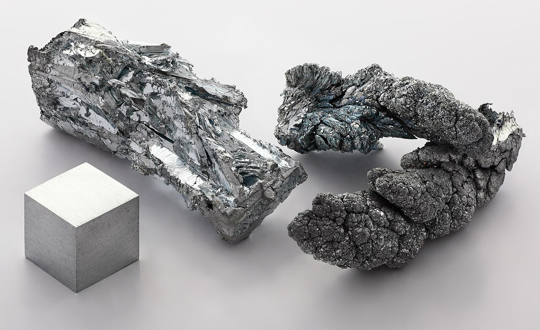 Zinc metal fragments and a 1cm zinc cube